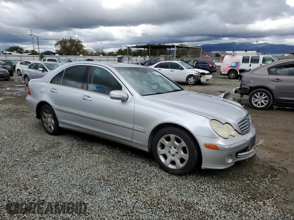 2005 Mercedes-Benz C 240 с VIN WDBRF61J65A777962, выставлен на аукционе Copart как лот 48822595 с пробегом 171 169 миль миль и Списание • Salvage title. История ставок и продаж доступна на DreamBid. Изображение 4.