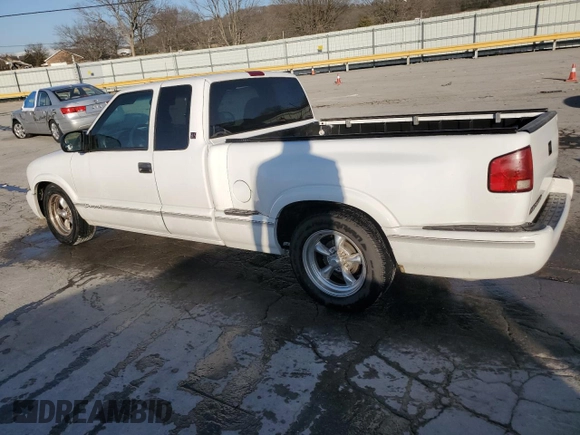 1999 GMC Sonoma SLS with VIN 1GTCS19X7X8517465, listed as a Copart auction lot 48478685 with 210,782 mi miles and Salvage Title. Bid and sale history available at carsss.com. Image 2.