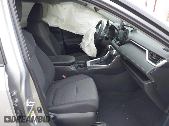 2019 Toyota RAV4 XLE with VIN 2T3W1RFV0KW007088, listed as a IAAI auction lot 41642339 with 60,567 mi miles. Bid and sale history available at carsss.com. Image 5.
