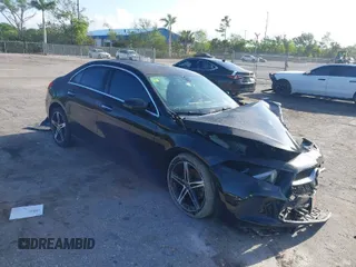 2021 Mercedes-Benz A 220 z VIN W1K3G4FB3MJ285808, wystawiony jako IAAI lot #41924815 z przebiegiem 46 955 mil mil oraz . Historia ofert i sprzedaży dostępna na DreamBid. Obrazek 1.