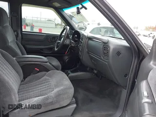 2001 Chevrolet S-10 LS with VIN 1GCDT19W51K140881, listed as a IAAI auction lot 42114214 with 347,913 mi miles and . Bid and sale history available at DreamBid. Image 5.