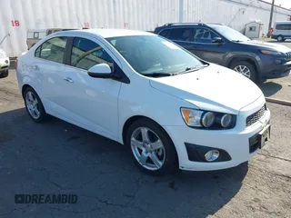 2016 Chevrolet Sonic LTZ z VIN 1G1JE5SB5G4160324, wystawiony jako IAAI lot #42162934 z przebiegiem 56 551 mil mil oraz . Historia ofert i sprzedaży dostępna na DreamBid. Obrazek 1.