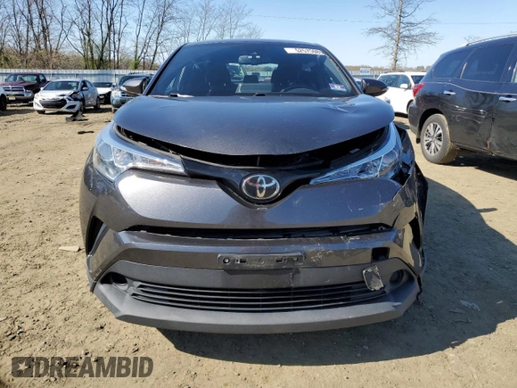2019 Toyota C-HR XLE z VIN NMTKHMBX4KR084471, wystawiony jako Copart lot #52575985 z przebiegiem 54 578 mil mil oraz Szkoda całkowita • Salvage title. Historia ofert i sprzedaży dostępna na DreamBid. Obrazek 5.