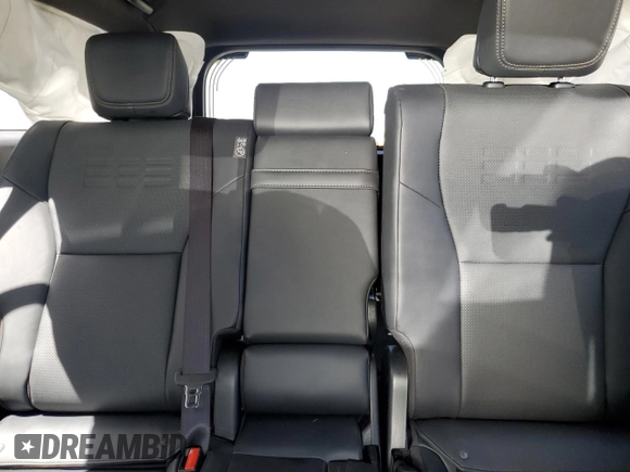 2024 Lexus GX 550 Premium z VIN JTJTBCDX5R5008785, wystawiony jako Copart lot #56320615 z przebiegiem 9 000 mil mil oraz Szkoda całkowita • Salvage title. Historia ofert i sprzedaży dostępna na DreamBid. Obrazek 10.