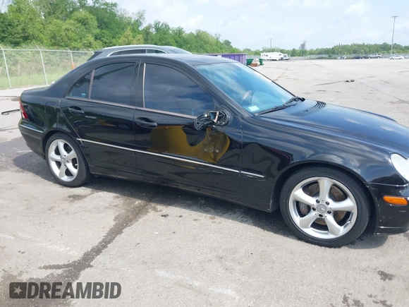 2004 Mercedes-Benz C 230 Kompressor z VIN WDBRF40J64F505984, wystawiony jako IAAI lot #42108989 z przebiegiem 120 383 mil mil oraz . Historia ofert i sprzedaży dostępna na DreamBid. Obrazek 6.