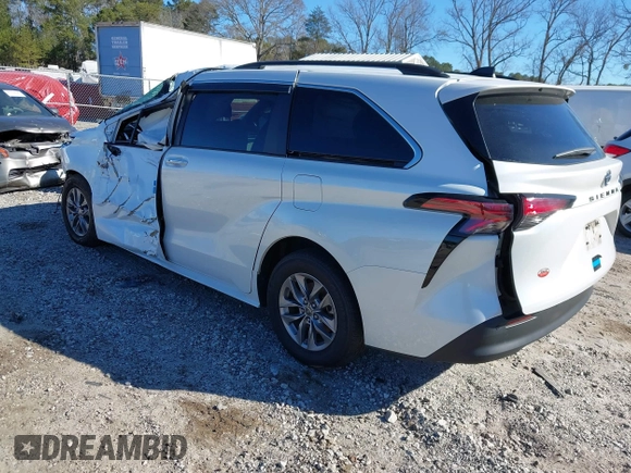 2022 Toyota Sienna XLE with VIN 5TDYRKEC1NS136293, listed as a IAAI auction lot 41694404 with 155,772 mi miles. Bid and sale history available at carsss.com. Image 3.