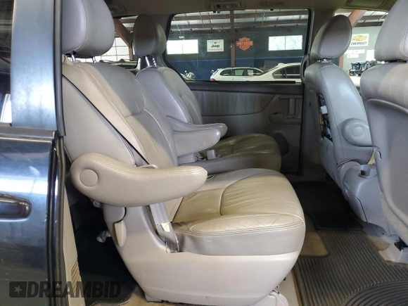 2010 Toyota Sienna XLE with VIN 5TDDK4CC7AS028210, listed as a Copart auction lot 65343295 with 172,206 mi miles and Clean title. Bid and sale history available at DreamBid. Image 11.