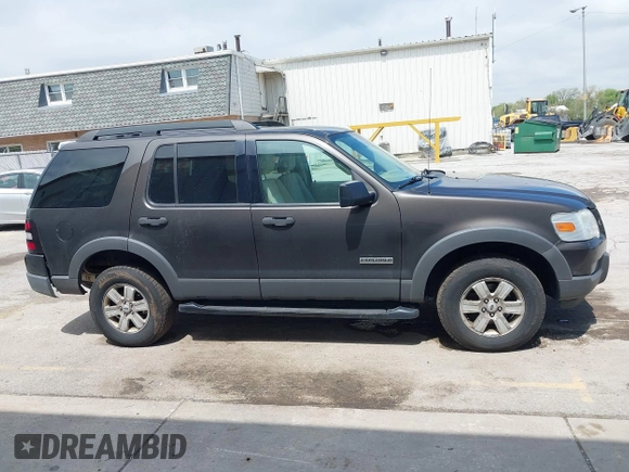 2006 Ford Explorer XLT z VIN 1FMEU73E86UA50085, wystawiony jako IAAI lot #42193785 z przebiegiem 211 343 mil mil oraz . Historia ofert i sprzedaży dostępna na DreamBid. Obrazek 13.
