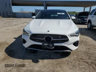 2025 Mercedes-Benz CLA 250 z VIN W1K5J4GB4SN522417, wystawiony jako Copart lot #56221135 z przebiegiem 17 314 mil mil oraz Tytuł czysty. Historia ofert i sprzedaży dostępna na DreamBid. Obrazek 5.