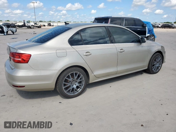 2015 Volkswagen Jetta SE z VIN 3VWD07AJ6FM252596, wystawiony jako Copart lot #62223885 z przebiegiem 140 885 mil mil oraz Czysty tytuł • Clean title. Historia ofert i sprzedaży dostępna na DreamBid. Obrazek 3.