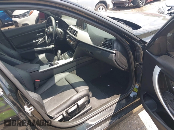 2013 BMW 3 Series 320i xDrive z VIN WBA3C3C50DF980052, wystawiony jako IAAI lot #42577081 z przebiegiem 184 223 mil mil oraz . Historia ofert i sprzedaży dostępna na DreamBid. Obrazek 5.