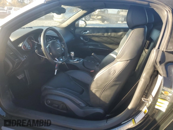2011 Audi R8 z VIN WUAVNAFG5BN000537, wystawiony jako Copart lot #79313334 z przebiegiem Nie podano mil oraz Szkody całkowita. Historia ofert i sprzedaży dostępna na DreamBid. Obrazek 7.