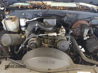 1996 GMC Yukon with VIN 1GKEK13R2TJ743987, listed as a IAAI auction lot 41652826 with 325,292 mi miles. Bid and sale history available at carsss.com. Image 10.