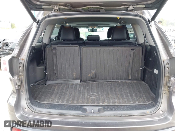 2016 Toyota Highlander XLE z VIN 5TDJKRFH6GS307941, wystawiony jako IAAI lot #42007858 z przebiegiem 70 272 mil mil oraz . Historia ofert i sprzedaży dostępna na DreamBid. Obrazek 17.
