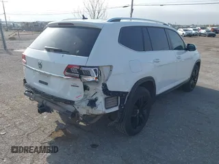2019 Volkswagen Atlas SEL z VIN 1V2MR2CA8KC569640, wystawiony jako IAAI lot #42083995 z przebiegiem 127 104 mil mil oraz . Historia ofert i sprzedaży dostępna na DreamBid. Obrazek 4.