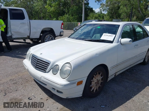 2000 Mercedes-Benz E-Class with VIN WDBJF65JXYB045761, listed as a IAAI auction lot 41952097 with 1 mi miles. Bid and sale history available at carsss.com. Image 12.