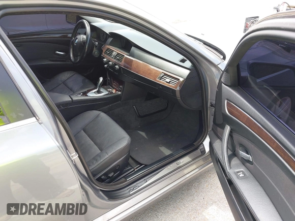 2010 BMW 5 Series 528i with VIN WBANU5C52AC129062, listed as a IAAI auction lot 42087362 with 200,403 mi miles and . Bid and sale history available at carsss.com. Image 5.