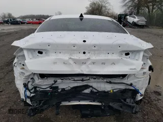 2024 Hyundai Elantra Limited z VIN KMHLN4DJ6RU117057, wystawiony jako Copart lot #52426005 z przebiegiem 10 103 mil mil oraz Szkoda całkowita • Salvage title. Historia ofert i sprzedaży dostępna na DreamBid. Obrazek 6.