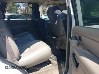 2004 Chevrolet Tahoe LS with VIN 1GNEC13T64R292075, listed as a IAAI auction lot 42138343 with 236,054 mi miles. Bid and sale history available at carsss.com. Image 8.