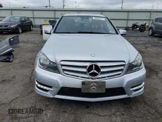 2013 Mercedes-Benz C 300 Sport z VIN WDDGF8AB9DR283386, wystawiony jako Copart lot #58867615 z przebiegiem 117 572 mil mil oraz Szkoda całkowita • Salvage title. Historia ofert i sprzedaży dostępna na DreamBid. Obrazek 5.