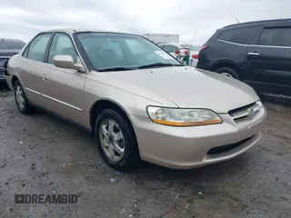2000 Honda Accord SE z VIN 1HGCG5673YA051199, wystawiony jako IAAI lot #41506195 z przebiegiem 228 645 mil mil oraz . Historia ofert i sprzedaży dostępna na DreamBid. Obrazek 1.