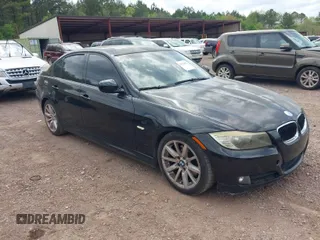 2009 BMW 3 Series 328i z VIN WBAPH73539A172647, wystawiony jako IAAI lot #41971954 z przebiegiem 147 119 mil mil oraz . Historia ofert i sprzedaży dostępna na DreamBid. Obrazek 1.