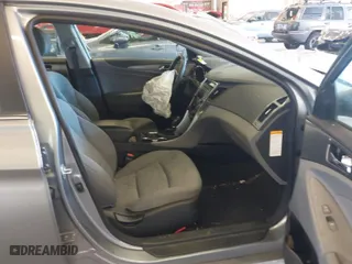 2014 Hyundai Sonata Hybrid with VIN KMHEC4A4XEA113716, listed as a IAAI auction lot 40488884 with 154,548 mi miles. Bid and sale history available at carsss.com. Image 5.