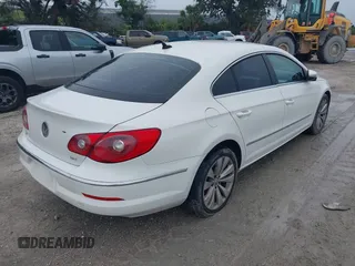 2011 Volkswagen CC Sport z VIN WVWMN7AN2BE711744, wystawiony jako IAAI lot #42416773 z przebiegiem 142 029 mil mil oraz . Historia ofert i sprzedaży dostępna na DreamBid. Obrazek 4.