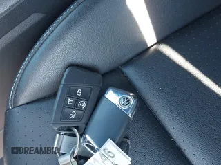 2021 Volkswagen Atlas SE с VIN 1V2JE2CA6MC219358, выставлен на аукционе IAAI как лот 41706051 с пробегом 48 622 миль миль и . История ставок и продаж доступна на DreamBid. Изображение 11.
