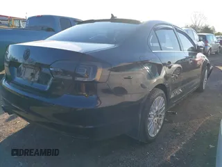 2013 Volkswagen Jetta SE z VIN 3VWDP7AJ4DM354519, wystawiony jako IAAI lot #42001917 z przebiegiem 130 851 mil mil oraz . Historia ofert i sprzedaży dostępna na DreamBid. Obrazek 4.