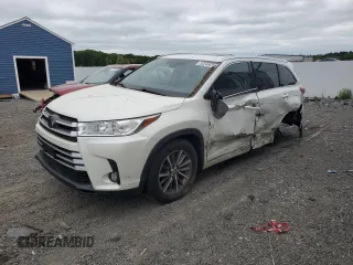 2018 Toyota Highlander SE z VIN 5TDJZRFH9JS888306, wystawiony jako Copart lot #55348025 z przebiegiem 120 245 mil mil oraz Szkoda całkowita • Salvage title. Historia ofert i sprzedaży dostępna na DreamBid. Obrazek 1.