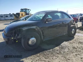 2014 Volkswagen Beetle 2.5L PZEV with VIN 3VWHP7AT1EM606988, listed as a Copart auction lot 46456155 with 39,911 mi miles and Salvage Title. Bid and sale history available at carsss.com. Image 1.