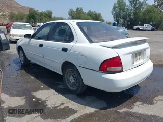 2003 Nissan Sentra XE z VIN 3N1CB51D83L696512, wystawiony jako IAAI lot #42454628 z przebiegiem 194 629 mil mil oraz . Historia ofert i sprzedaży dostępna na DreamBid. Obrazek 3.