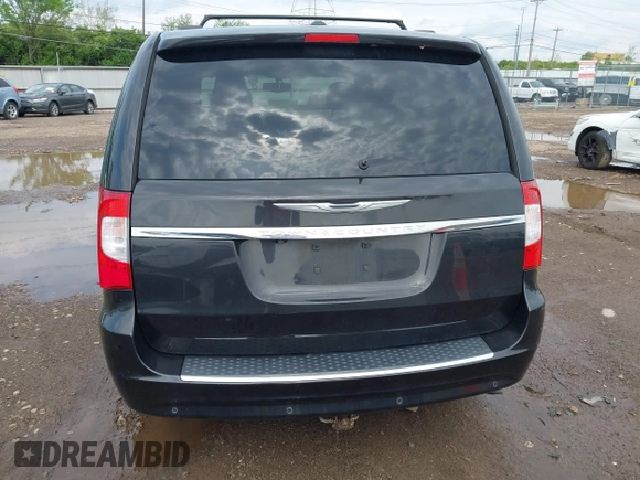 2014 Chrysler Town & Country Touring L with VIN 2C4RC1CG5ER378194, listed as a IAAI auction lot 42176454 with 178,448 mi miles and . Bid and sale history available at carsss.com. Image 16.