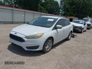 2017 Ford Focus SE z VIN 1FADP3F24HL207613, wystawiony jako IAAI lot #42596200 z przebiegiem 151 347 mil mil oraz . Historia ofert i sprzedaży dostępna na DreamBid. Obrazek 2.