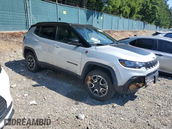 2024 Jeep Compass Trailhawk z VIN 3C4NJDDN8RT145058, wystawiony jako Copart lot #64108975 z przebiegiem 28 737 mil mil oraz Czysty tytuł • Clean title. Historia ofert i sprzedaży dostępna na DreamBid. Obrazek 4.