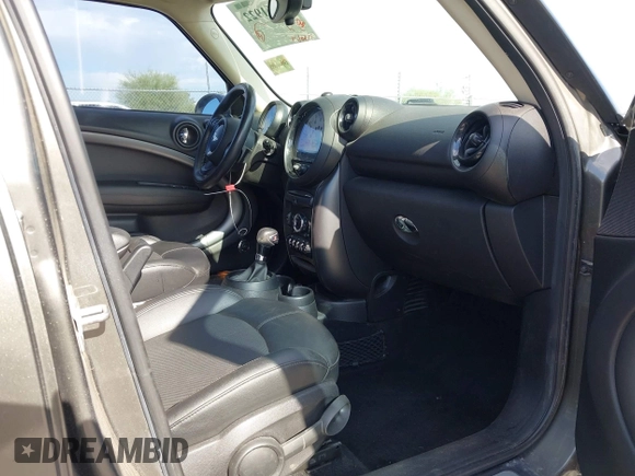 2014 MINI Countryman S with VIN WMWZC3C59EWP29137, listed as a IAAI auction lot 42661922 with 128,064 mi miles and . Bid and sale history available at DreamBid. Image 5.