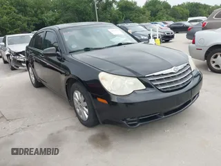 2010 Chrysler Sebring Touring z VIN 1C3CC4FB2AN162709, wystawiony jako IAAI lot #42278377 z przebiegiem 162 065 mil mil oraz . Historia ofert i sprzedaży dostępna na DreamBid. Obrazek 1.