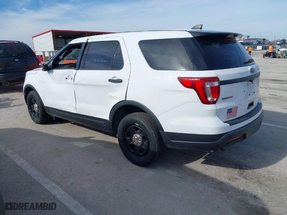 2019 Ford Police Interceptor Utility with VIN 1FM5K8AR6KGA12963, listed as a IAAI auction lot 41475440 with 102,157 mi miles. Bid and sale history available at carsss.com. Image 3.