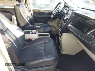 2014 Chrysler Town & Country Touring with VIN 2C4RC1BG5ER343804, listed as a IAAI auction lot 41647481 with 194,656 mi miles. Bid and sale history available at carsss.com. Image 5.