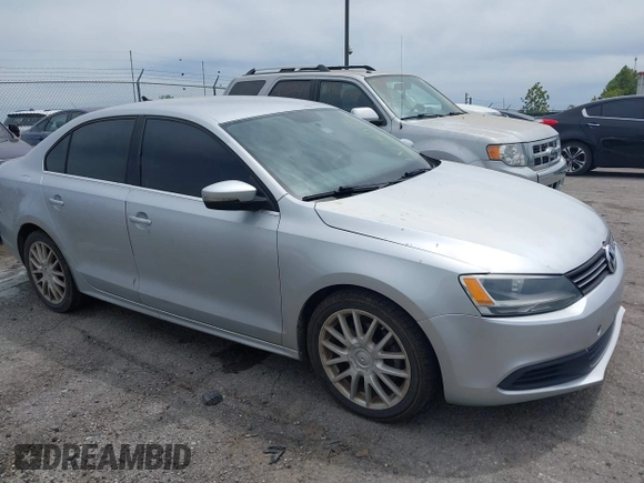 2014 Volkswagen Jetta SE z VIN 3VWD17AJ8EM314253, wystawiony jako IAAI lot #42361152 z przebiegiem 118 638 mil mil oraz . Historia ofert i sprzedaży dostępna na DreamBid. Obrazek 1.
