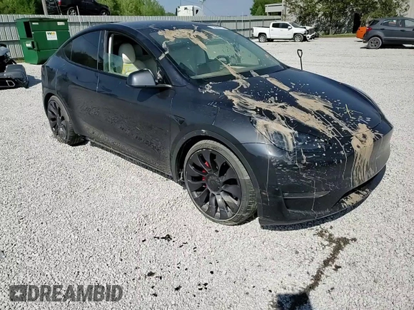 2024 Tesla Model Y Performance z VIN 7SAYGDEF1RF038664, wystawiony jako Copart lot #52583175 z przebiegiem Nie podano mil oraz Szkoda całkowita • Salvage title. Historia ofert i sprzedaży dostępna na DreamBid. Obrazek 13.