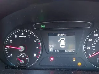 2019 Kia Sorento LX z VIN 5XYPG4A50KG470876, wystawiony jako IAAI lot #42156680 z przebiegiem 133 683 mil mil oraz . Historia ofert i sprzedaży dostępna na DreamBid. Obrazek 15.