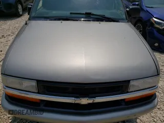 2000 Chevrolet Blazer LS z VIN 1GNCT18W3YK175871, wystawiony jako Copart lot #58230204 z przebiegiem Nie podano mil oraz Nie do naprawy • Non repairable. Historia ofert i sprzedaży dostępna na DreamBid. Obrazek 11.