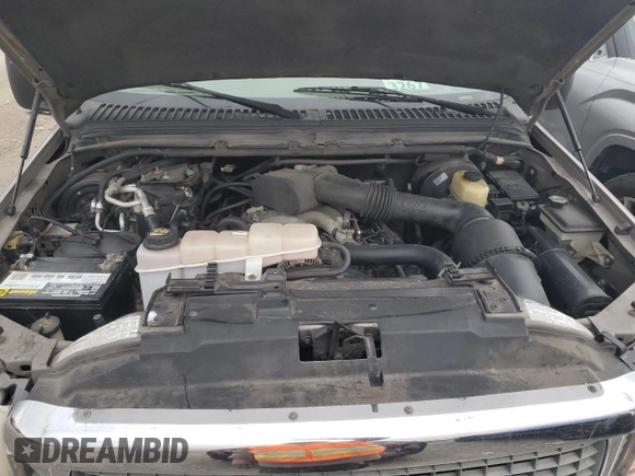 2000 Ford Excursion XLT with VIN 1FMNU41SXYEE14642, listed as a Copart auction lot 43333355 with 226,709 mi miles and Salvage title. Bid and sale history available at DreamBid. Image 12.