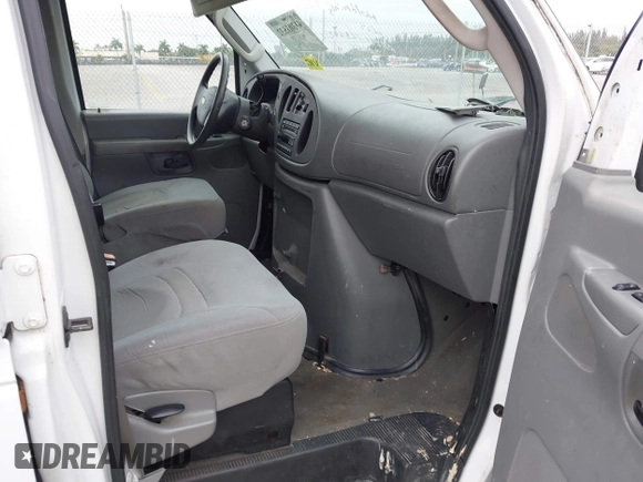 2007 Ford Econoline Passenger XL with VIN 1FBNE31L87DA19792, listed as a IAAI auction lot 41303532 with 71,444 mi miles. Bid and sale history available at carsss.com. Image 5.