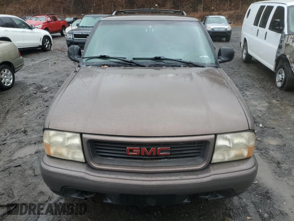 1998 GMC Jimmy SLE with VIN 1GKDT13W6W2535592, listed as a Copart auction lot 81953844 with 88,205 mi miles and Salvage Title. Bid and sale history available at carsss.com. Image 5.