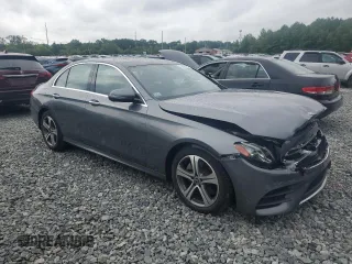 2019 Mercedes-Benz E 300 with VIN WDDZF4KB7KA553856, listed as a Copart auction lot 61025735 with 59,001 mi miles and Salvage title. Bid and sale history available at DreamBid. Image 4.