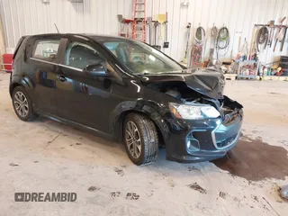2018 Chevrolet Sonic LT z VIN 1G1JD6SH2J4125566, wystawiony jako IAAI lot #42224473 z przebiegiem 74 246 mil mil oraz . Historia ofert i sprzedaży dostępna na DreamBid. Obrazek 1.