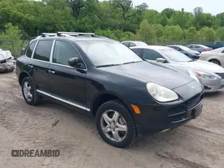 2005 Porsche Cayenne S z VIN WP1AB29PX5LA65808, wystawiony jako IAAI lot #42397267 z przebiegiem 238 084 mil mil oraz . Historia ofert i sprzedaży dostępna na DreamBid. Obrazek 1.
